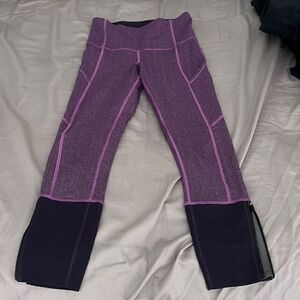 Lululemon purple herringbone pattern cropped leggings, sz 4